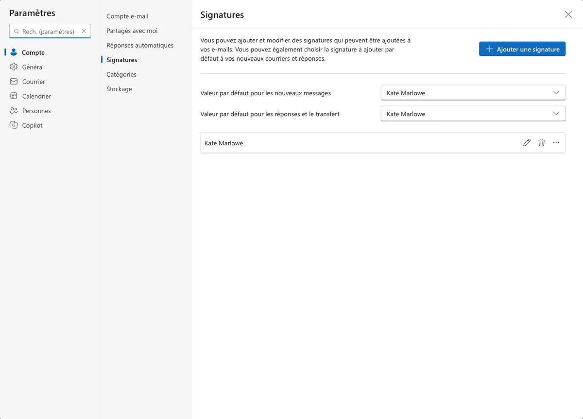 Paramètres d'Outlook, Compte > Signatures, avec les signatures par défaut